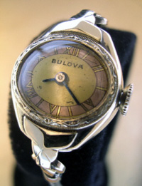 1949 Bulova ladies wrist watch 2 tone dial